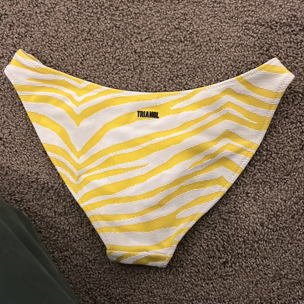 Triangl yellow zebra bottom SELLING TOP BUT TOP IS BROKEN